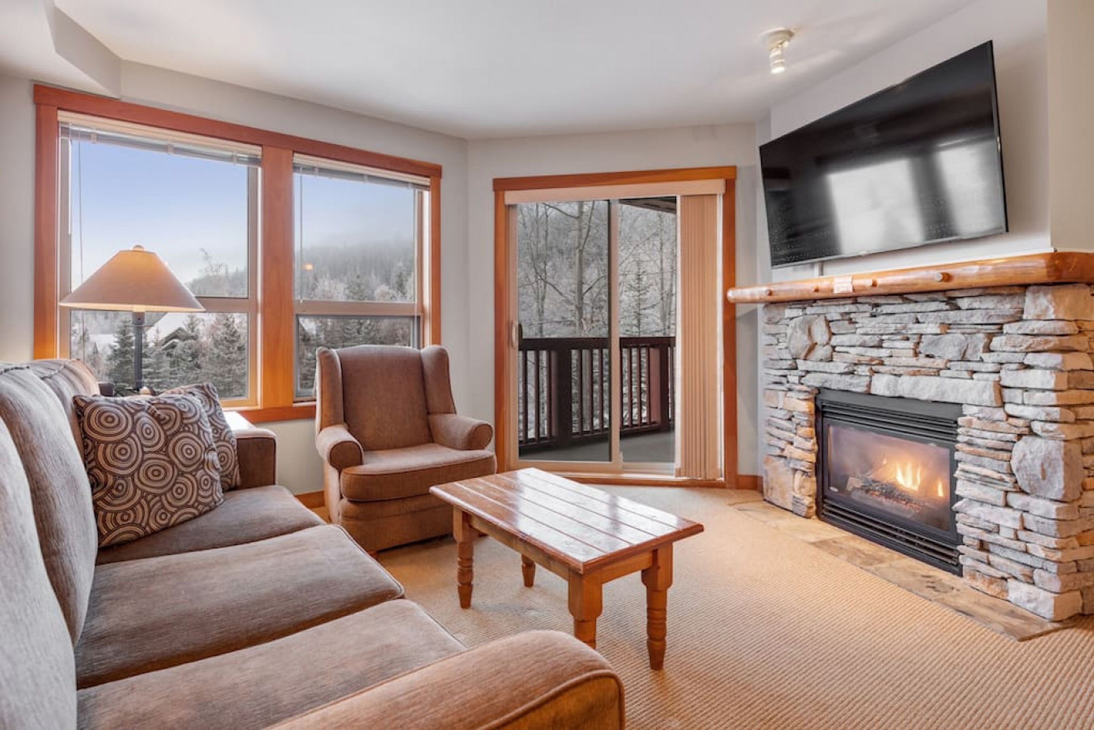 Top Floor In Panorama Resort | True Ski In/Out | Indoor Access To Pool & Hottubs