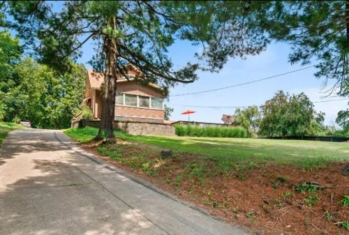 4Br Chalet With Seasonal Pool Hot Tub