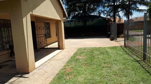 C- Land Guest House Meyerton