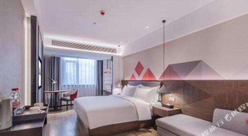 Borrman Hotel (Hezhou High Speed Railway Station Guangming Avenue Store)