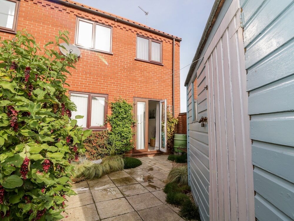 2 Waxham Court