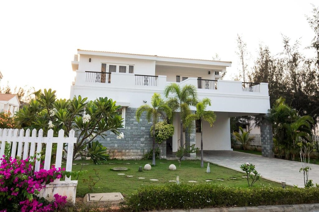 Capital O 40286 Lush Garden Resort