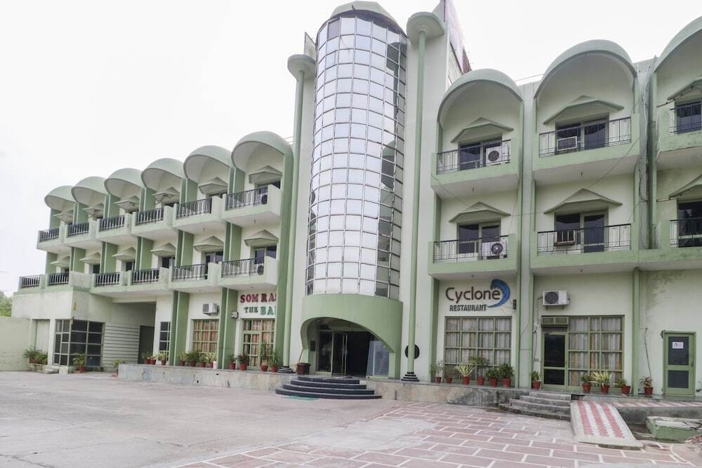 Capital O 49883 Hotel Sutlej Classic