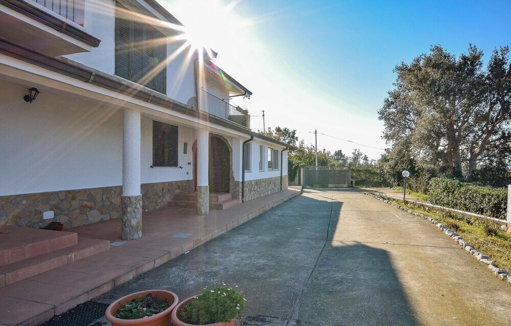 Amazing Apartment In Falerna With 4 Bedrooms And Wifi