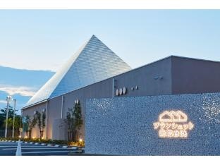 Blanchette Nanki Shirahama