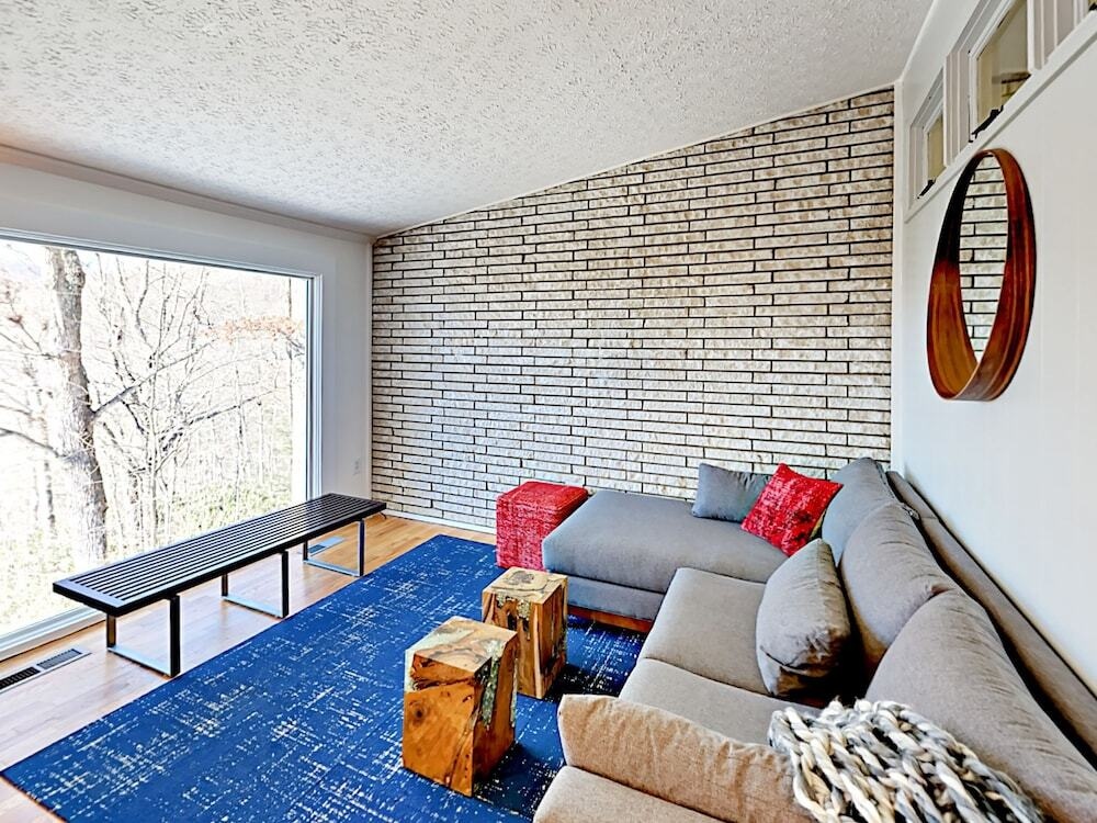 732 Mountain Home 4 Bedrooms 2.5 Bathrooms Home