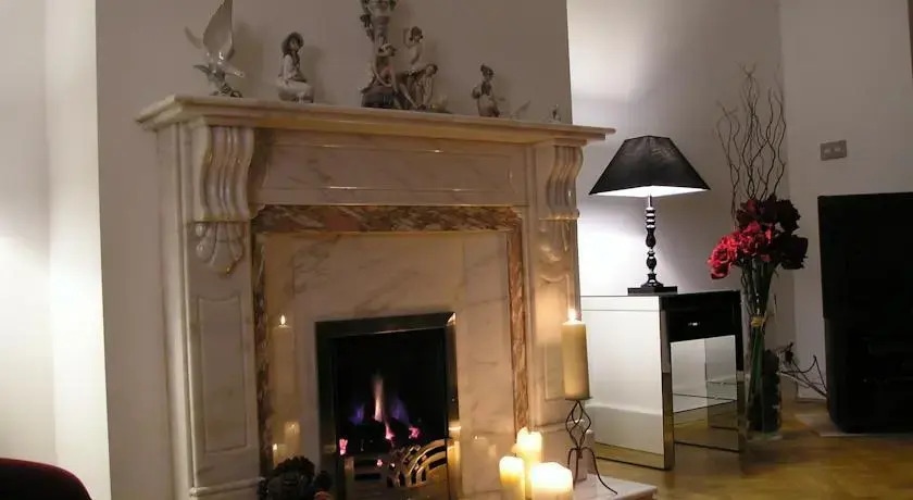 42 Caldy Road B&B (West Kirby)