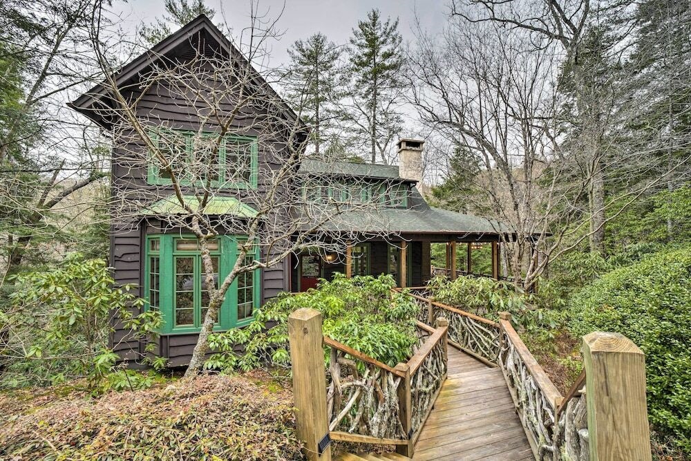 Beautiful Trillium Home Next To Waterfall!
