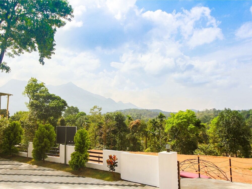 Adona Residency - Hostel