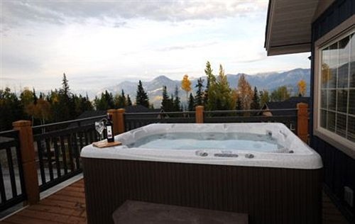 Aspens At Kicking Horse Mountain Resort