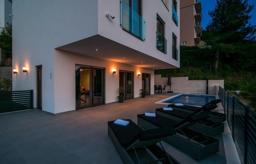 Amazing Home In Podstrana With 5 Bedrooms, Wifi And Outdoor Swimming Pool