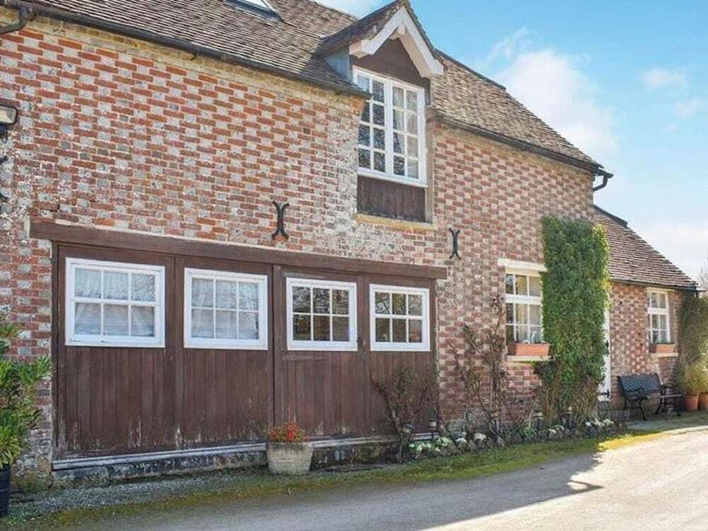 Boutique Apartment In Bere Regis With Pond