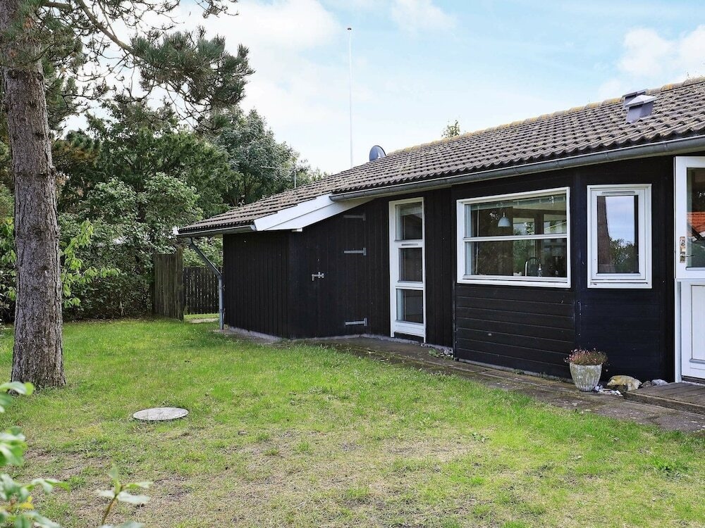 Attractive Holiday Home In Asperup With Roofed Terrace