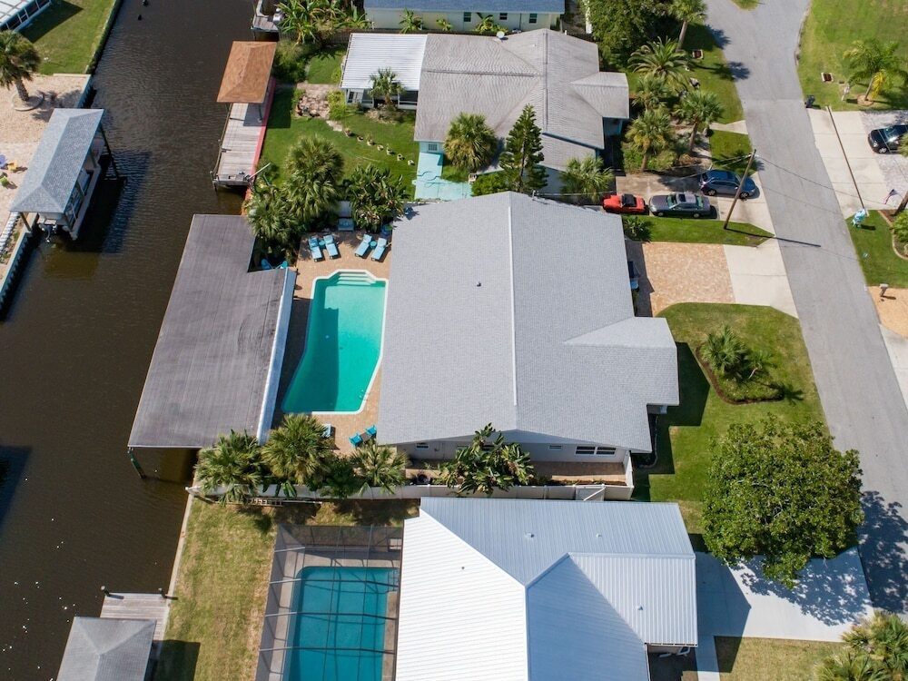 Canalfront Dream Pool, Dock & 3 Blocks To Beach! 5 Bedroom Home