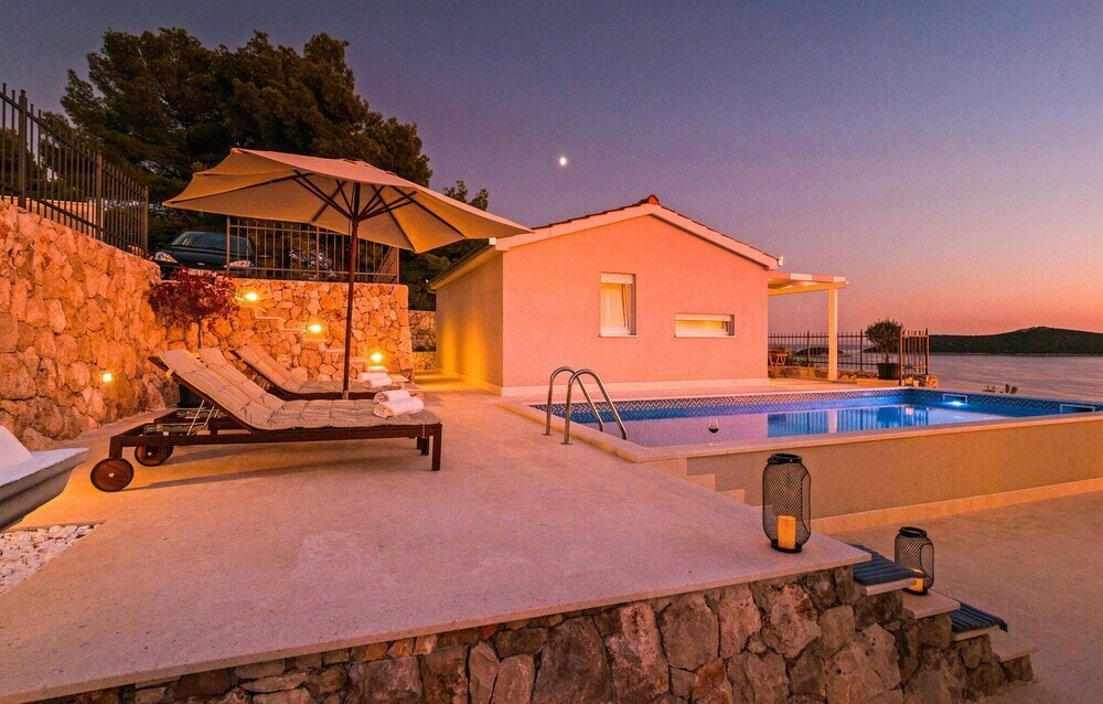 Nice Home In Sevid With 4 Bedrooms, Wifi And Outdoor Swimming Pool