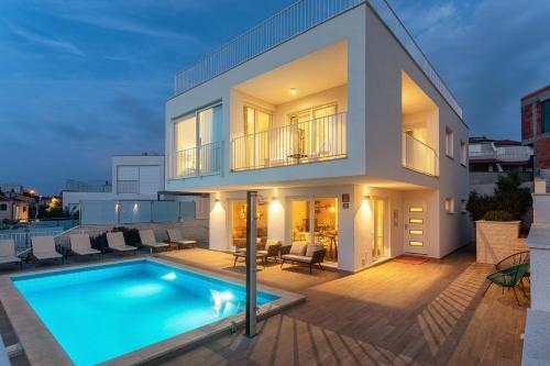 Luxury Villa Emilly