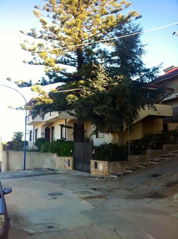 2 bedrooms house with sea view enclosed garden and wifi at Ribera 5 km away from the beach