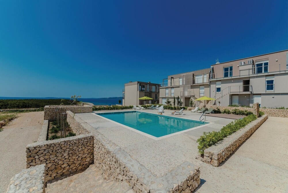 Amazing Home In Povljana With Wifi And 2 Bedrooms