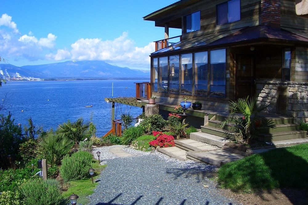 Beachfront At Vesuvius