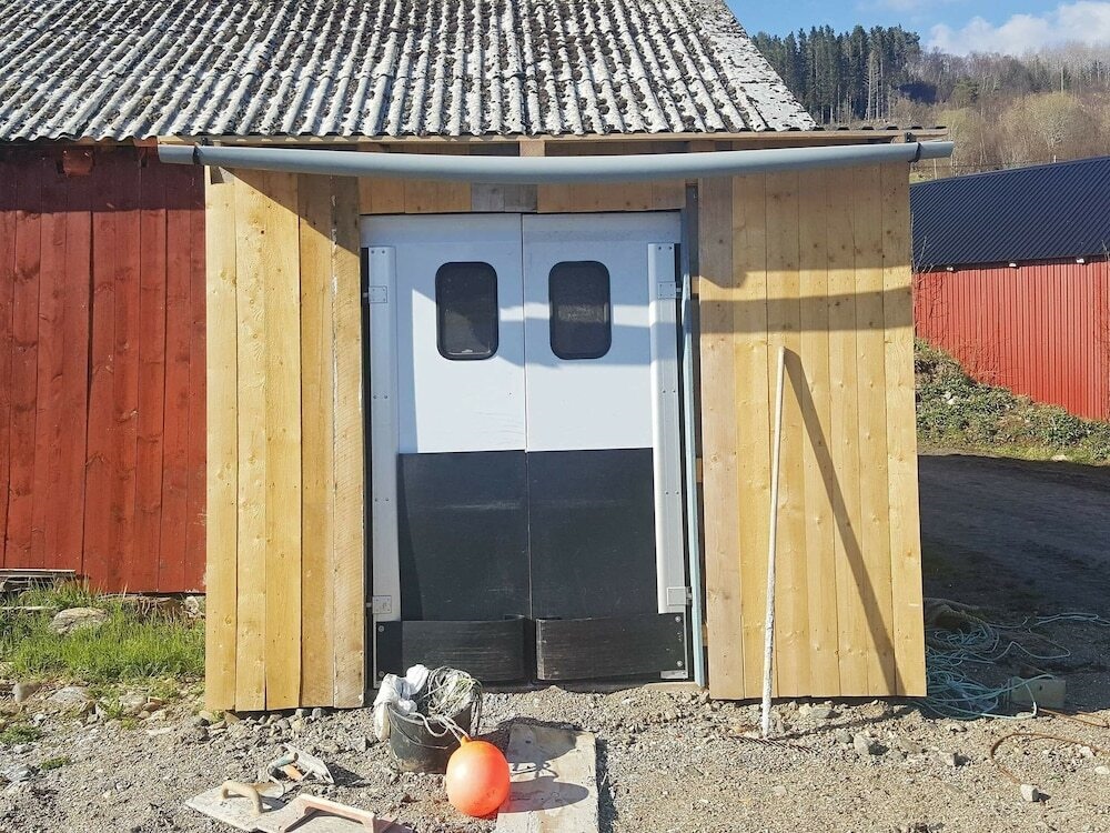 7 Person Holiday Home In Averoy