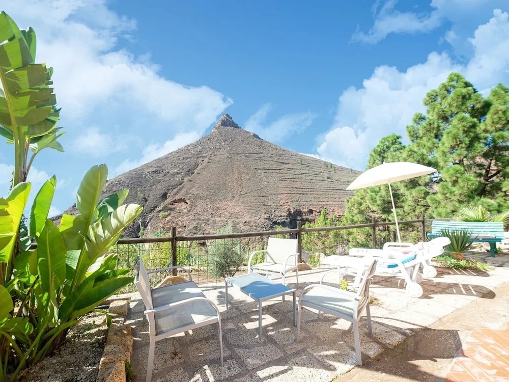 Appealing Holiday Home In La Escalona With Mountain Views