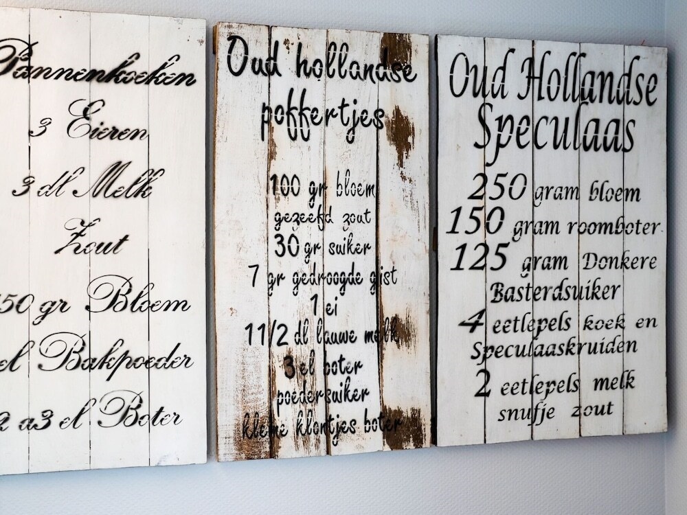 Beautiful Houseboat With Shared Pool