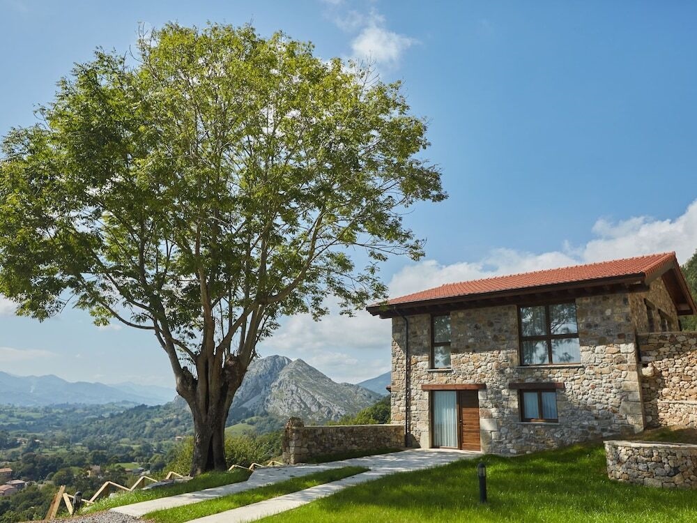 Appealing Holiday Home In Parres-Asturias With Garden