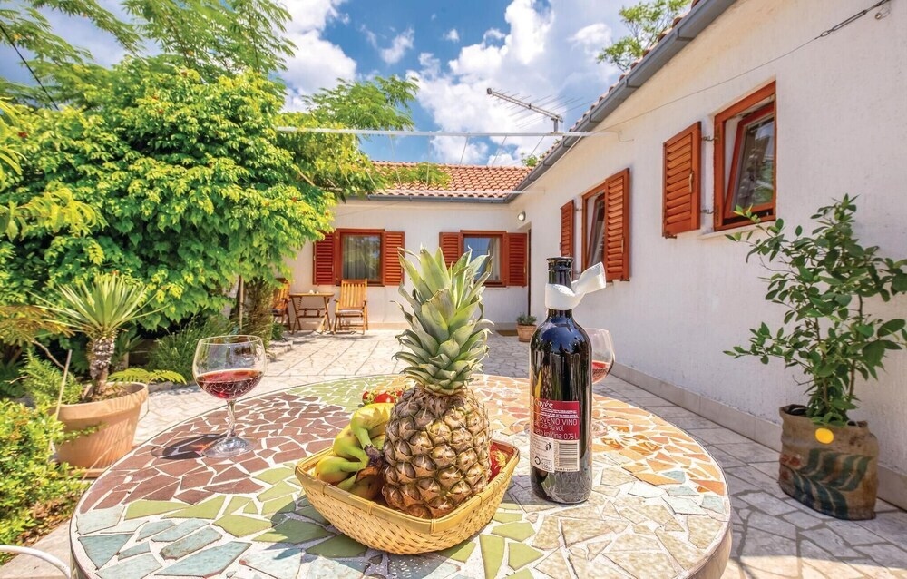 Amazing Home In Jadranovo With 2 Bedrooms And Wifi