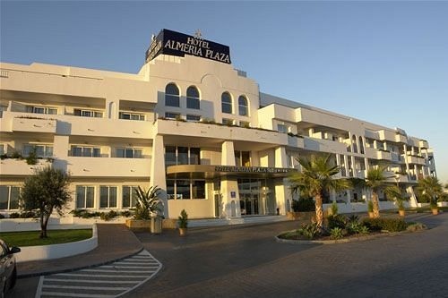 Cabo Gata Plaza Suites