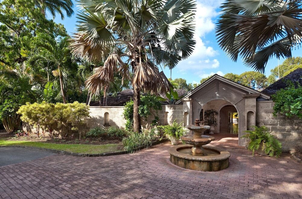 Bluff House by Altman