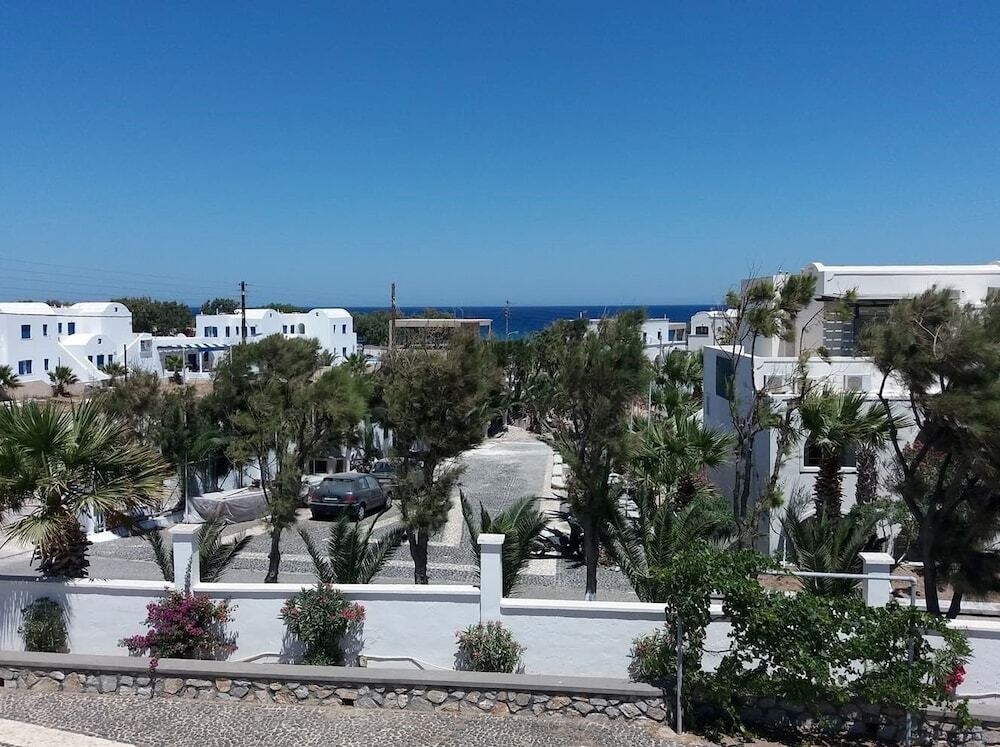 Cafe Greco Studios & Apartments