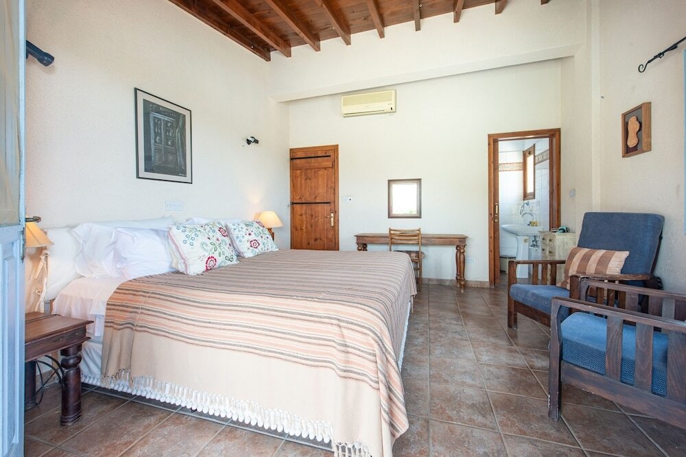 Adamos 1 Br Hotel Apartments