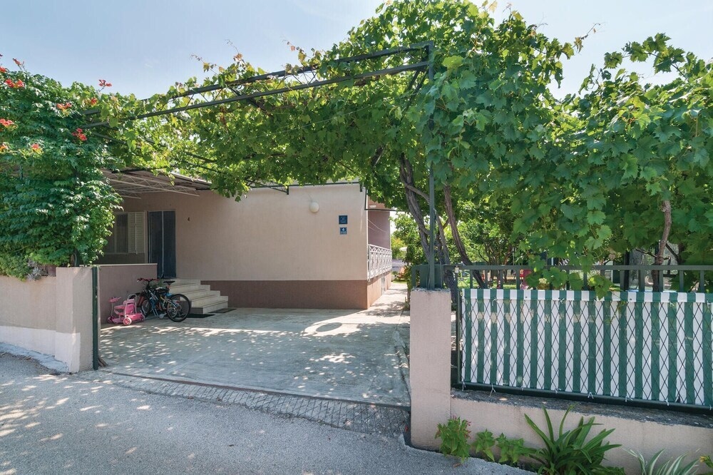 Amazing Home In Seget Vranjica With Wifi And 3 Bedrooms