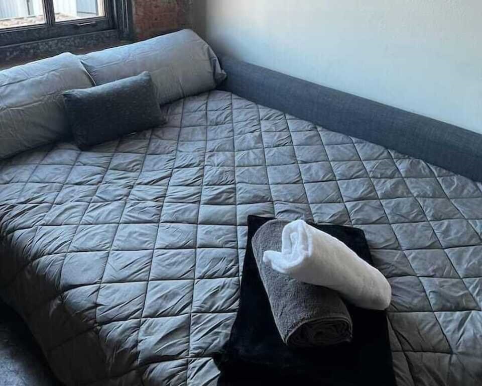 Artistico-Styled Studio Loft Sleeps 5