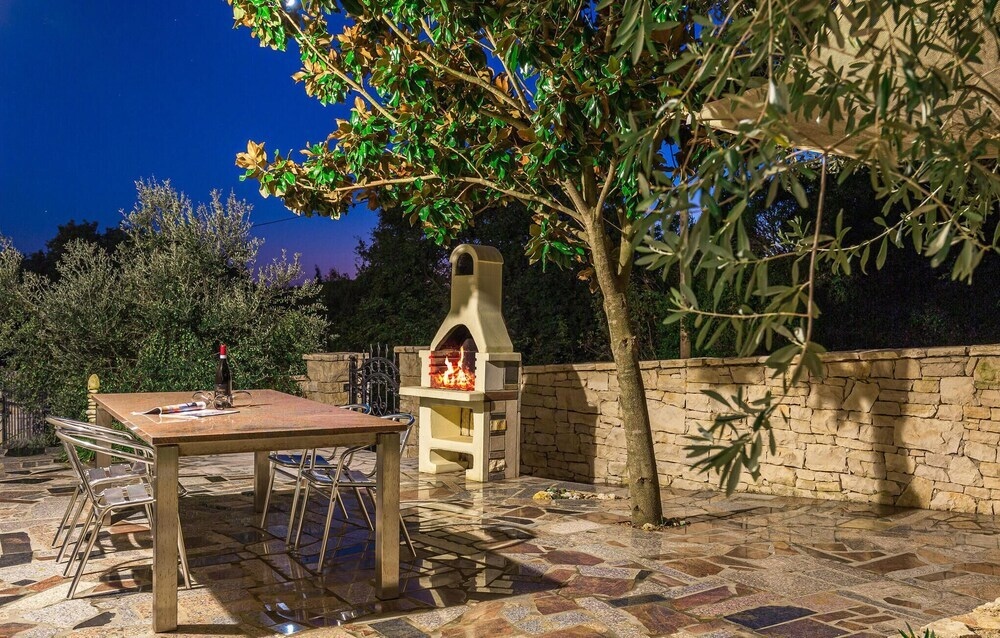 Amazing Home In Medulin With Wifi And 6 Bedrooms