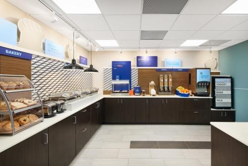 Holiday Inn Express & Suites ATLANTA - TUCKER NORTHLAKE