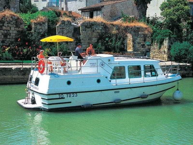 Le Boat Benson