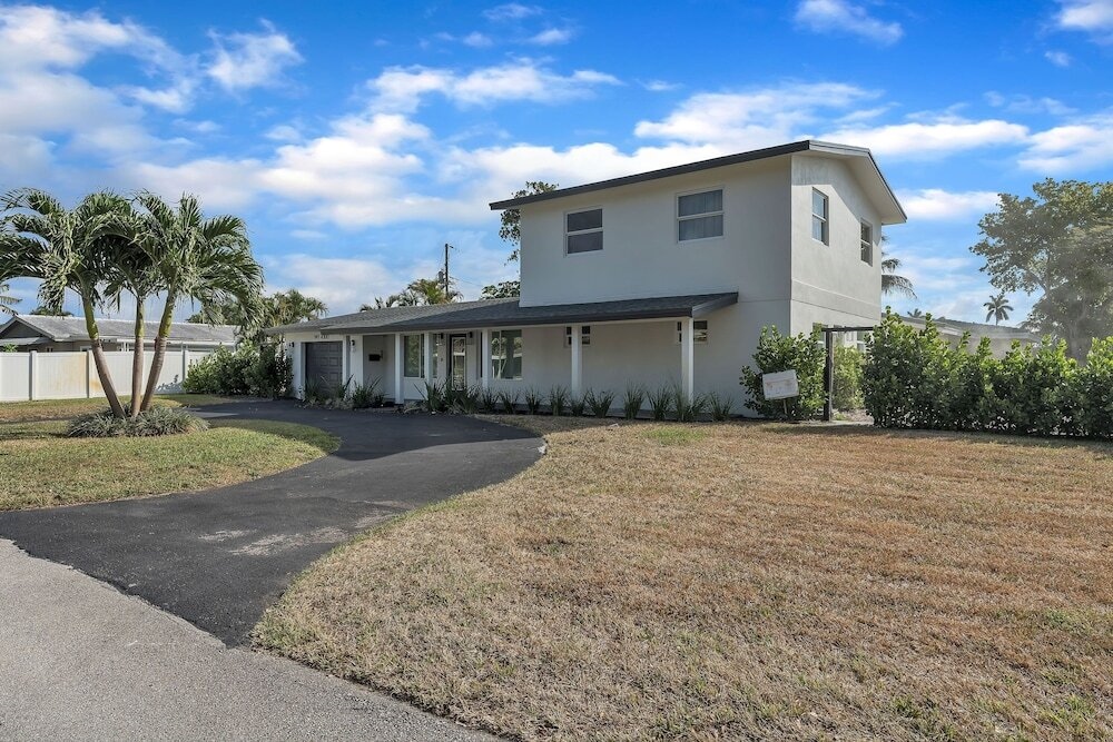 Casa Cervo - Stunning Home In Great Location, Walkable To Restaurants, Shopping, And The Beach! 4 Bedroom Home By Redawning