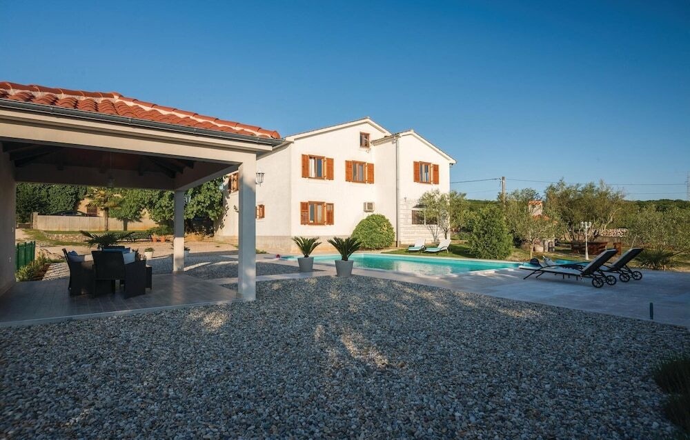 Amazing Home In Krk With Wifi And 2 Bedrooms