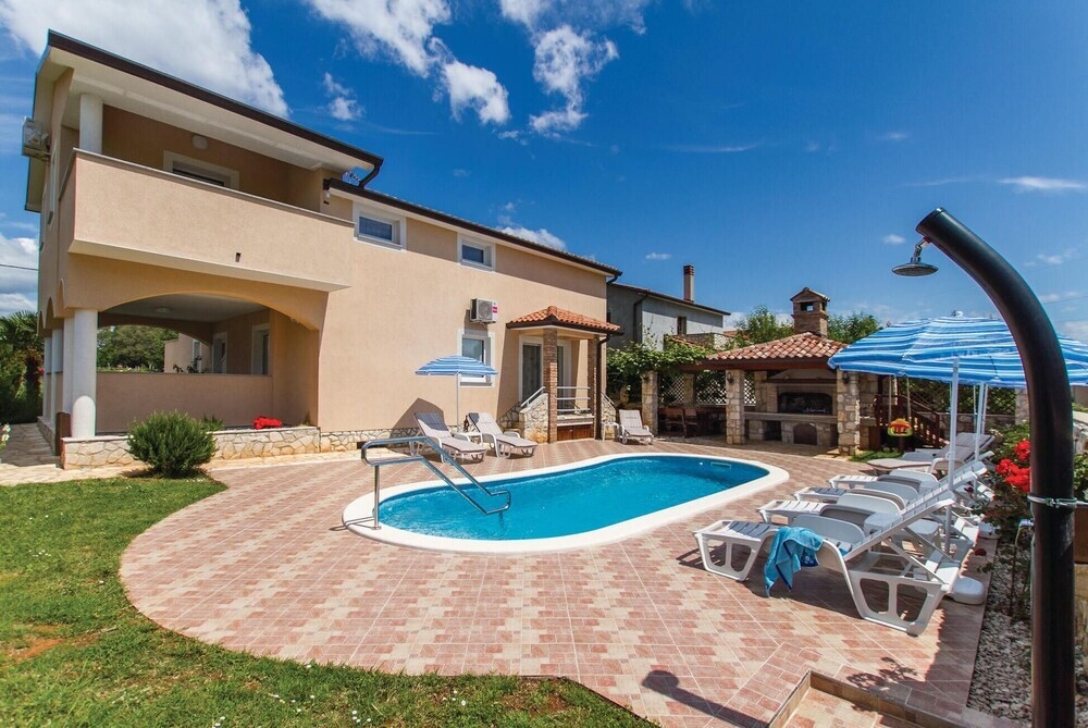 Amazing Home In Nedescina With Wifi And 5 Bedrooms