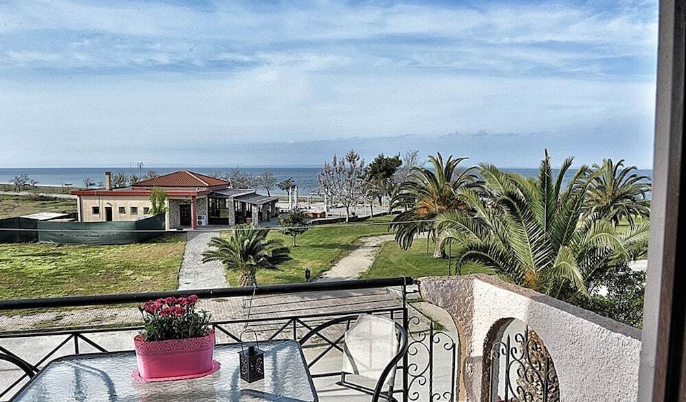 A Wonderful Small Apartment For 4 Very Close To A Great Beach