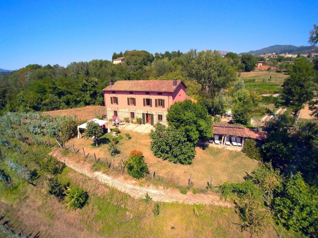 Independent Tuscan Holiday Home With Garden and Valley Views
