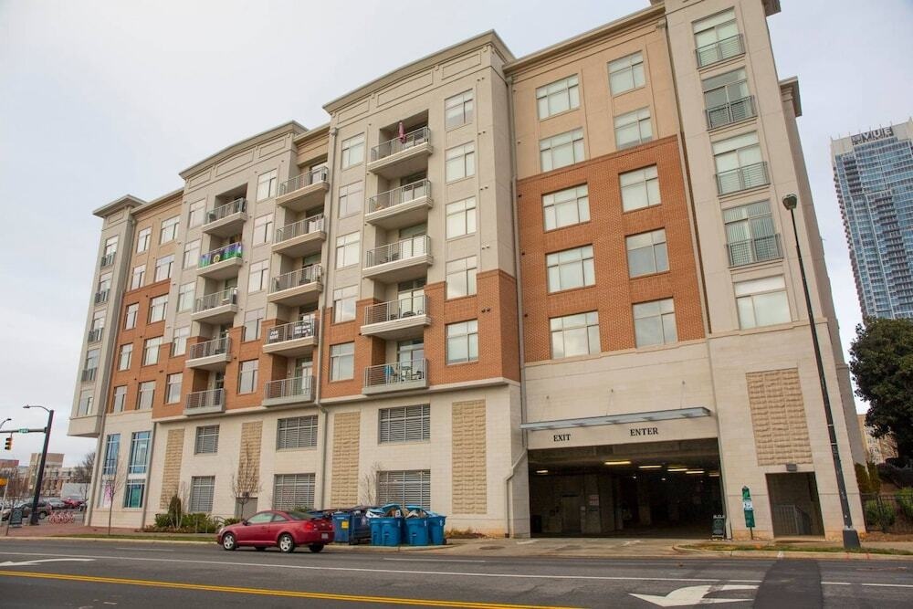 Amazing 2Br Apt Behind Ballpark