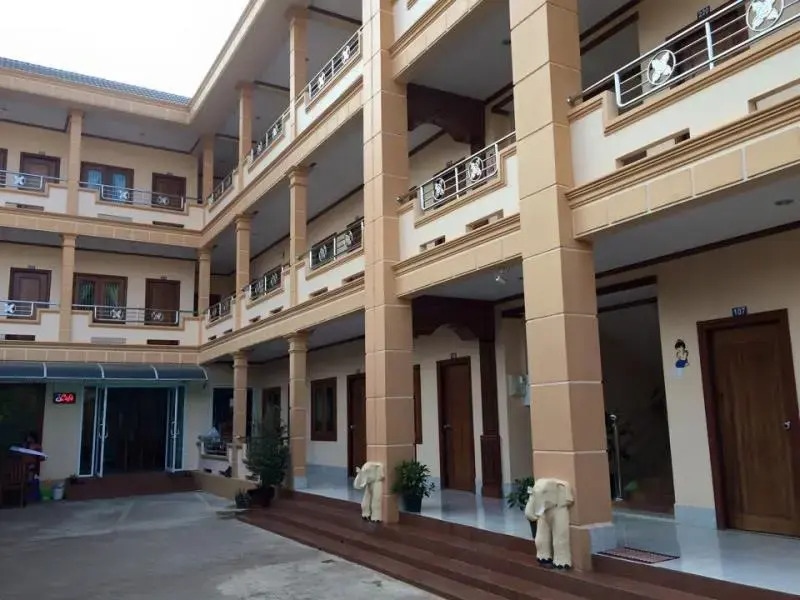 Leung Kham Hotel