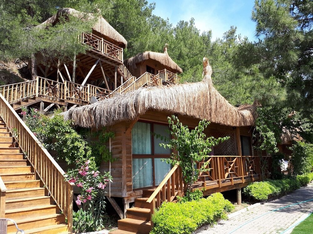 Azra's Bungalow Houses