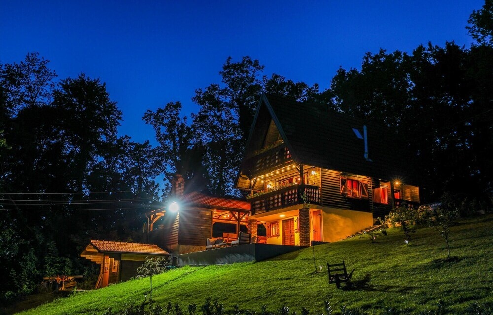 Awesome Home In Stubicke Toplice With 2 Bedrooms, Wifi And Outdoor Swimming Pool