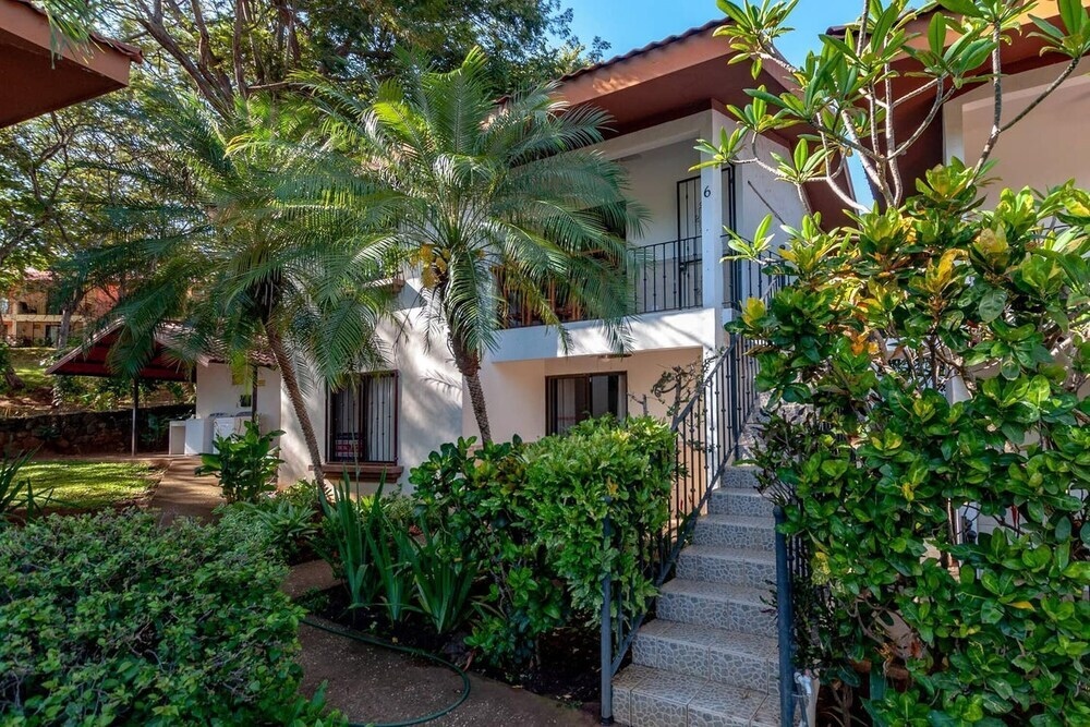 Bromelia 6 - 2 Br Condo Just 2 Blocks From Beach And Town