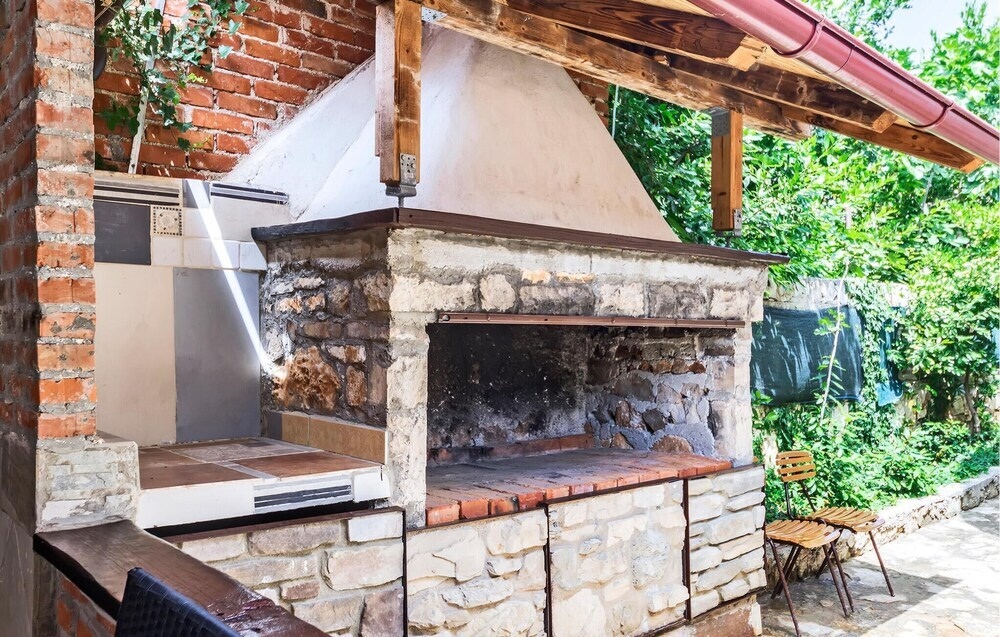 Amazing Home In Peroj With Outdoor Swimming Pool, Wifi And 2 Bedrooms