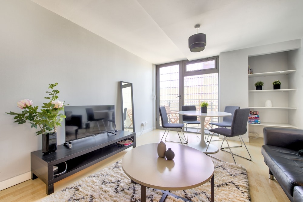 City Riverview Apt Balcony & Parking