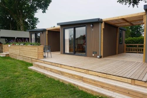 2 2-Person Hotel Lodge